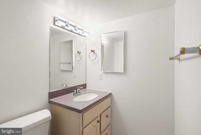 7016 WINTERBERRY LN, Bethesda, MD 20817