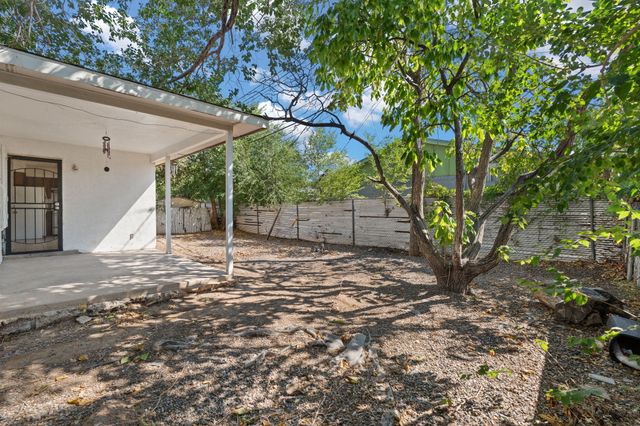 244 AVALON Place NW, Albuquerque, NM 87105