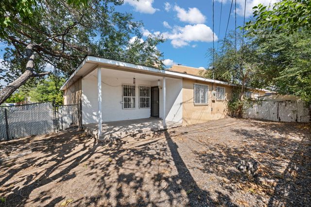 244 AVALON Place NW, Albuquerque, NM 87105