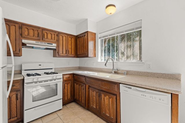 244 AVALON Place NW, Albuquerque, NM 87105