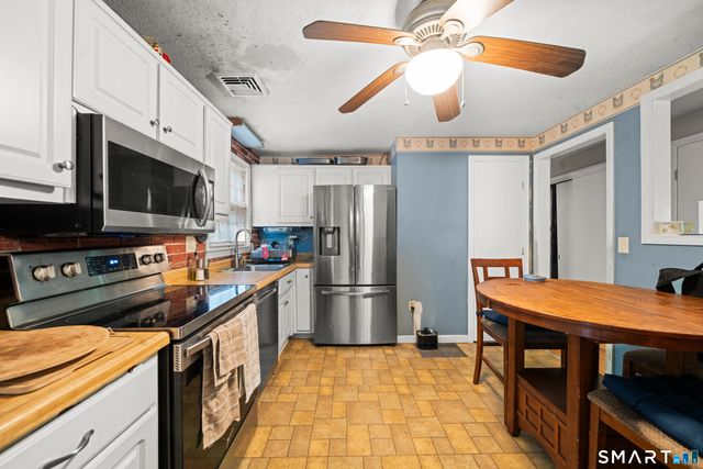 45 Partridge Hollow Road, Ledyard, CT 06335