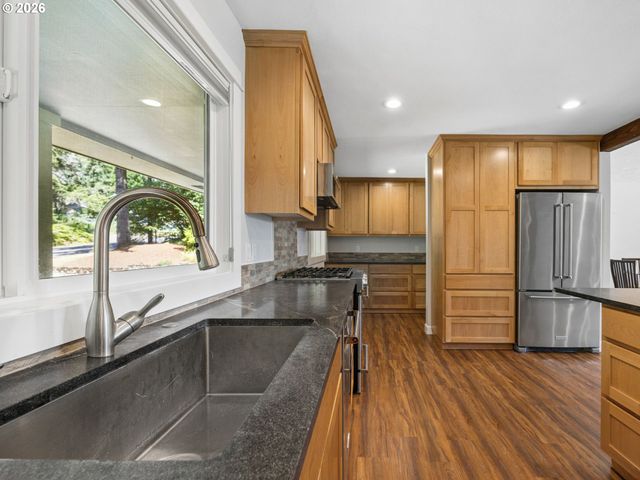 10290 Se EASTMONT Dr, Damascus, OR 97089
