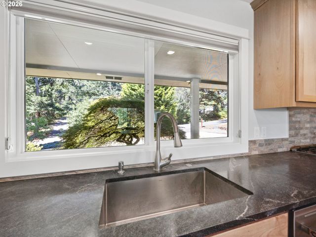 10290 Se EASTMONT Dr, Damascus, OR 97089