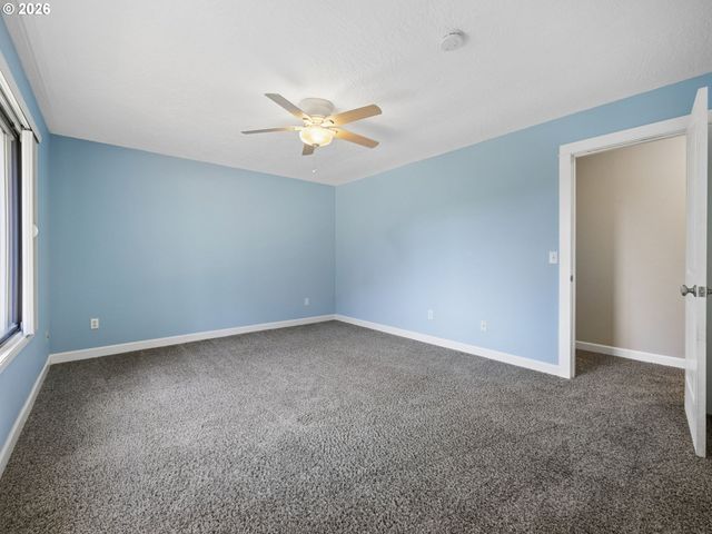 10290 Se EASTMONT Dr, Damascus, OR 97089
