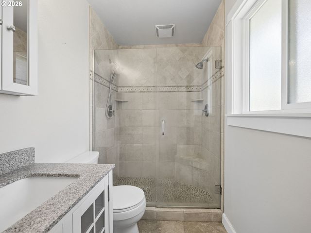 10290 Se EASTMONT Dr, Damascus, OR 97089