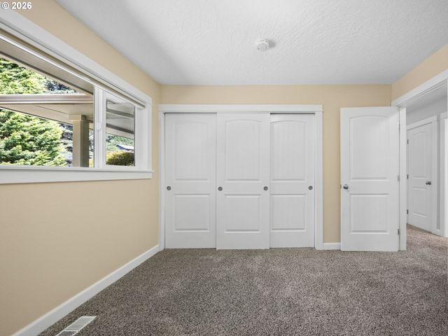 10290 Se EASTMONT Dr, Damascus, OR 97089