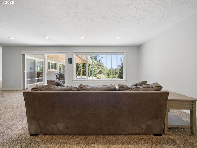 10290 Se EASTMONT Dr, Damascus, OR 97089