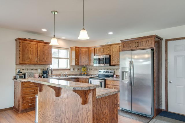 2678 57th Avenue S, Fargo, ND 58104