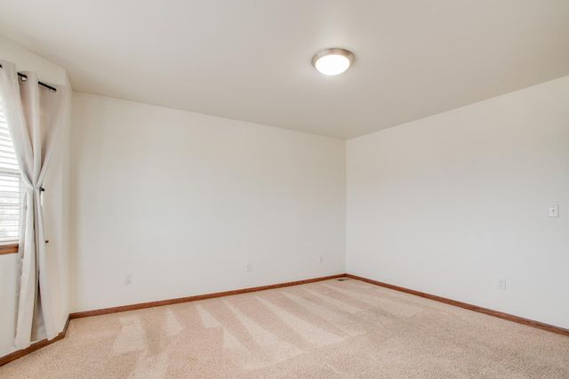 2678 57th Avenue S, Fargo, ND 58104
