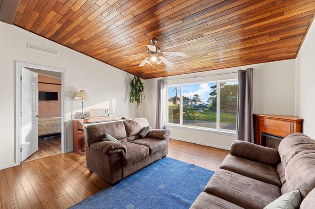 360 Grand Avenue, Crescent City, CA 95531