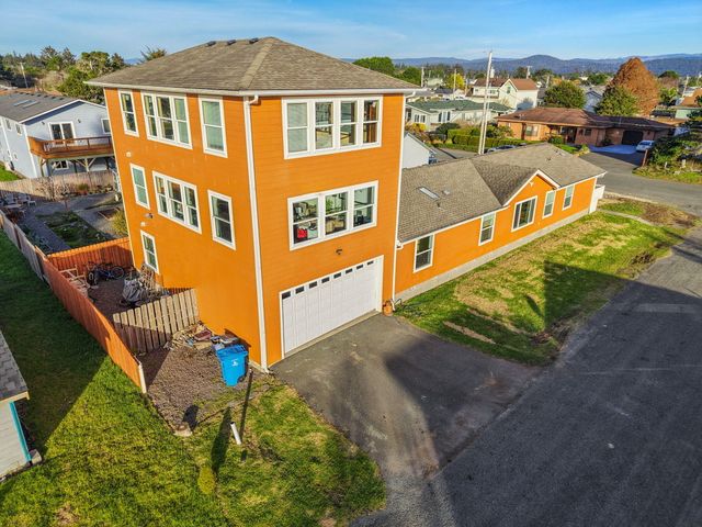 360 Grand Avenue, Crescent City, CA 95531