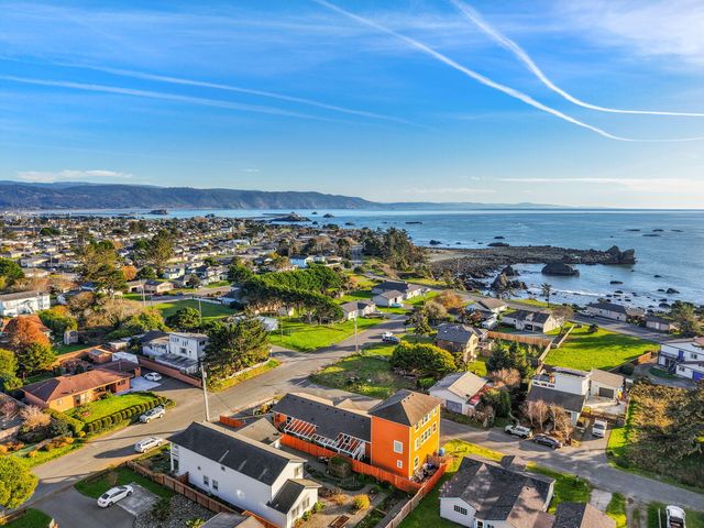 360 Grand Avenue, Crescent City, CA 95531