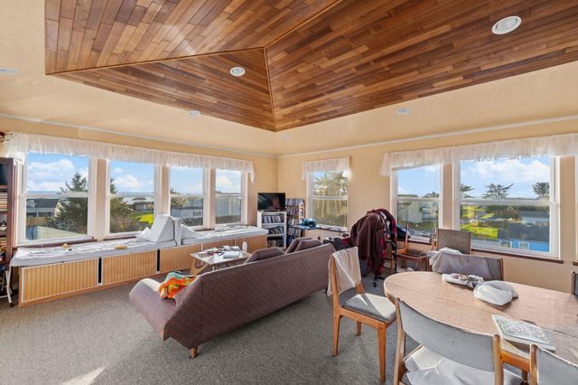 360 Grand Avenue, Crescent City, CA 95531