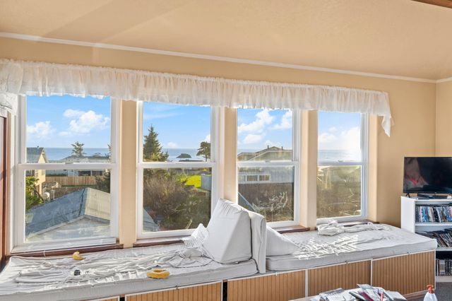 360 Grand Avenue, Crescent City, CA 95531