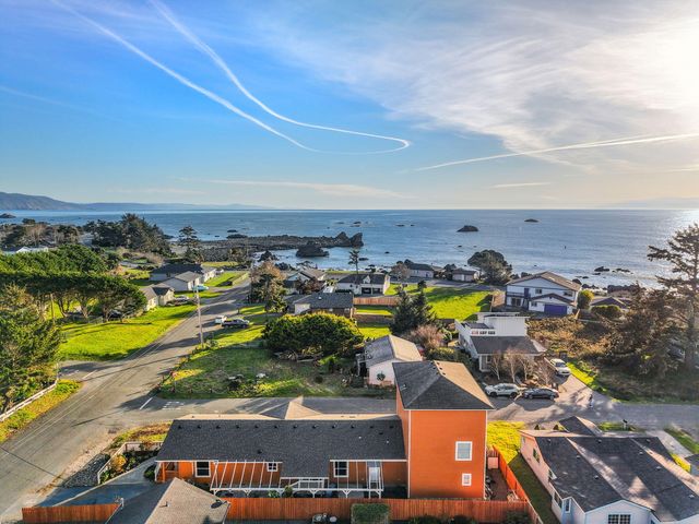360 Grand Avenue, Crescent City, CA 95531