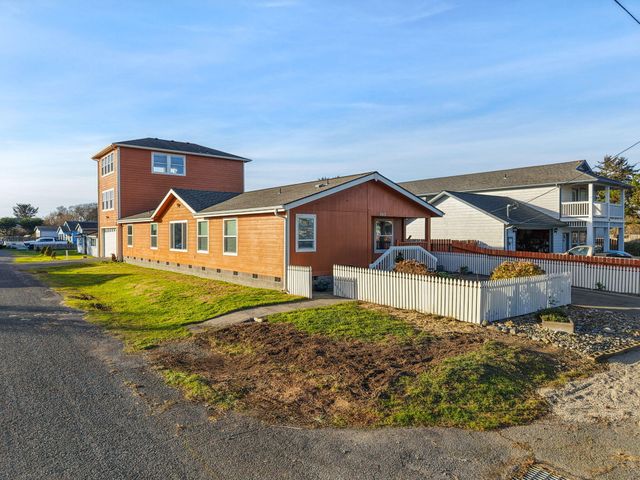 360 Grand Avenue, Crescent City, CA 95531