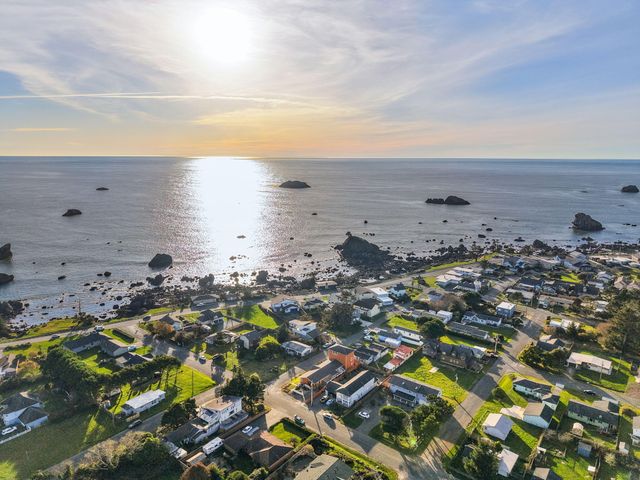 360 Grand Avenue, Crescent City, CA 95531