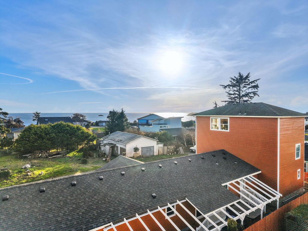 360 Grand Avenue, Crescent City, CA 95531