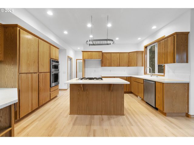 2321 Ne ESTATE Dr, Hillsboro, OR 97124