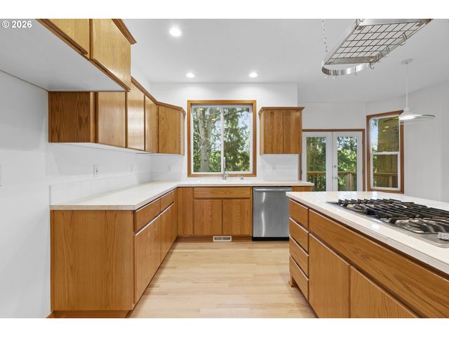 2321 Ne ESTATE Dr, Hillsboro, OR 97124