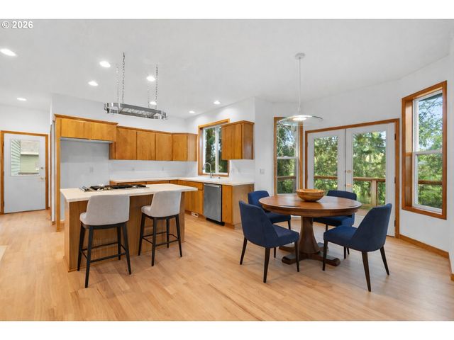 2321 Ne ESTATE Dr, Hillsboro, OR 97124