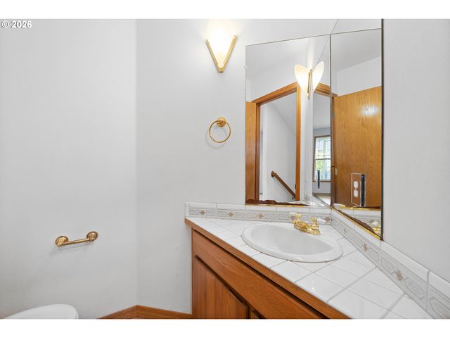 2321 Ne ESTATE Dr, Hillsboro, OR 97124