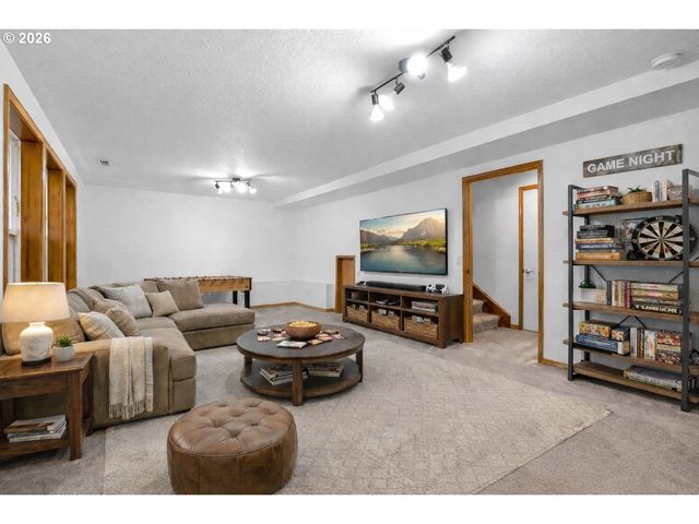 2321 Ne ESTATE Dr, Hillsboro, OR 97124