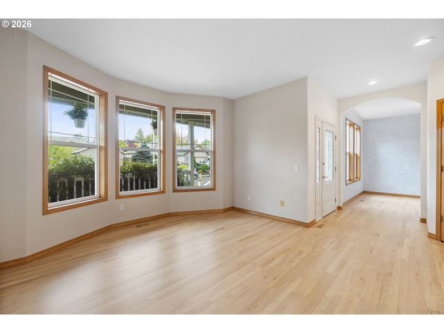 2321 Ne ESTATE Dr, Hillsboro, OR 97124