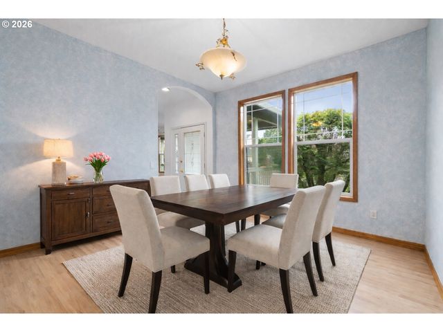 2321 Ne ESTATE Dr, Hillsboro, OR 97124