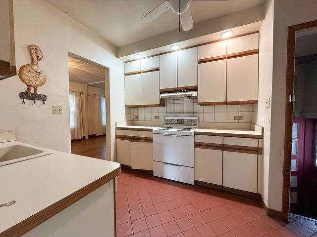 441 S Princeton Avenue, Villa Park, IL 60181