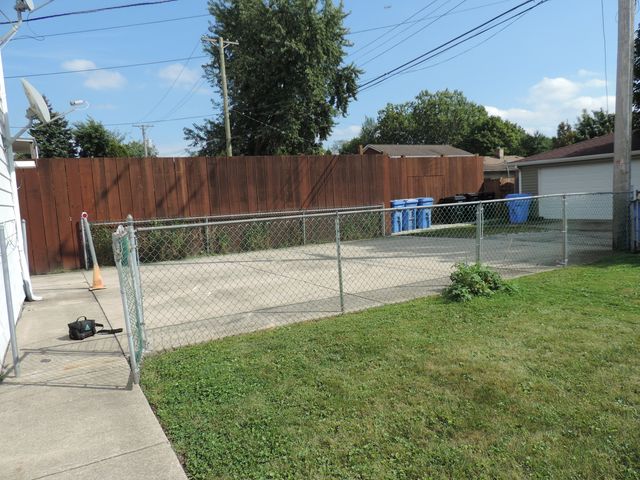 6329 W Touhy Avenue, Chicago, IL 60646