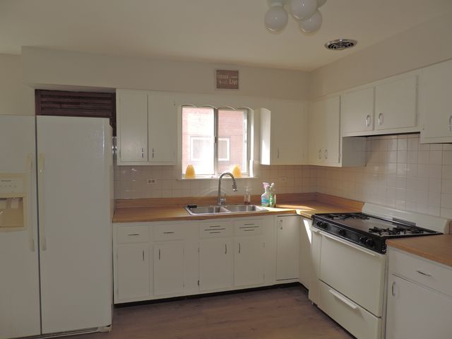 6329 W Touhy Avenue, Chicago, IL 60646