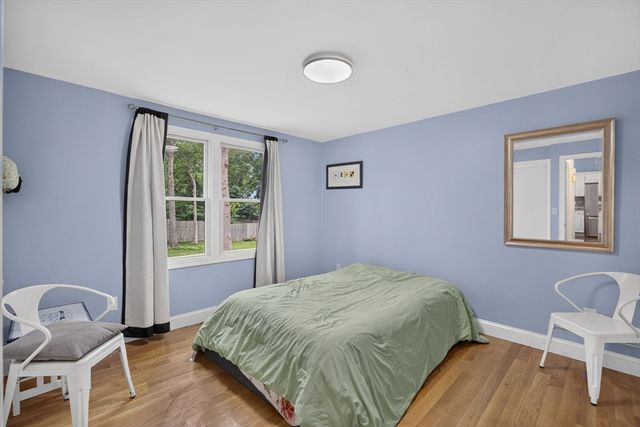 545 Lincoln Rd Ext, Barnstable, MA 02601