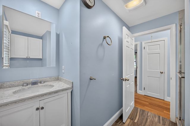 545 Lincoln Rd Ext, Barnstable, MA 02601