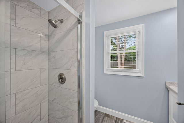 545 Lincoln Rd Ext, Barnstable, MA 02601