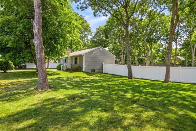 545 Lincoln Rd Ext, Barnstable, MA 02601