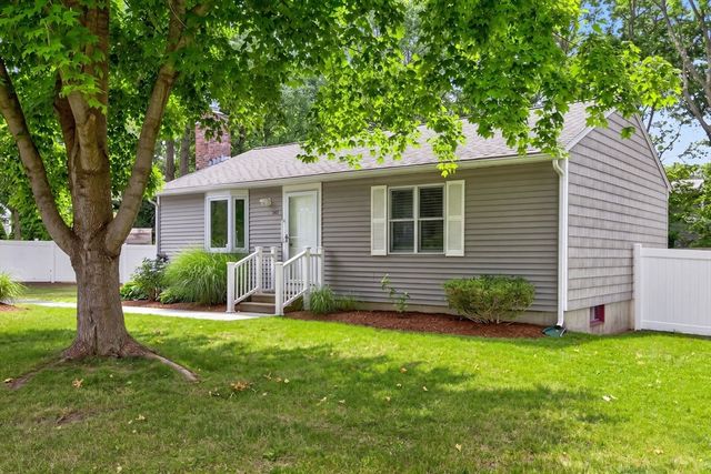 545 Lincoln Rd Ext, Barnstable, MA 02601