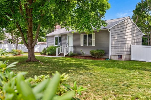 545 Lincoln Rd Ext, Barnstable, MA 02601
