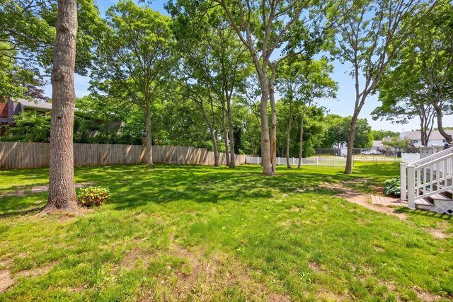 545 Lincoln Rd Ext, Barnstable, MA 02601