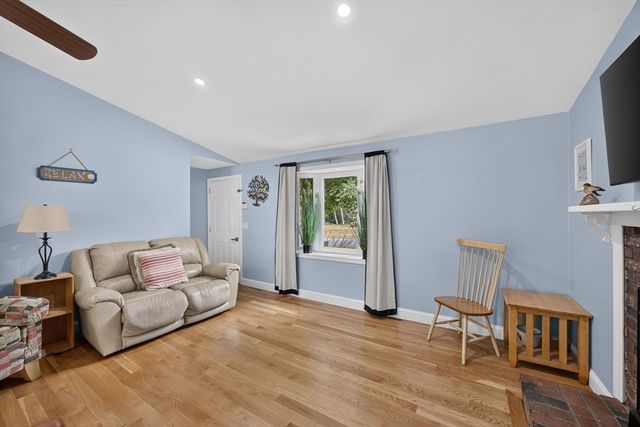 545 Lincoln Rd Ext, Barnstable, MA 02601