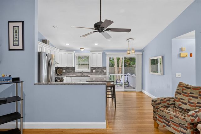 545 Lincoln Rd Ext, Barnstable, MA 02601