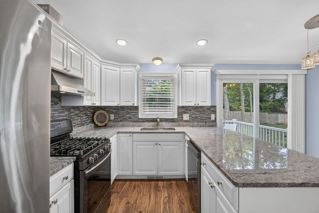 545 Lincoln Rd Ext, Barnstable, MA 02601