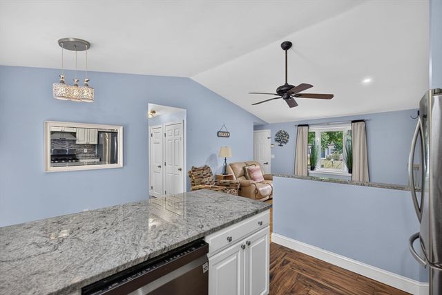 545 Lincoln Rd Ext, Barnstable, MA 02601