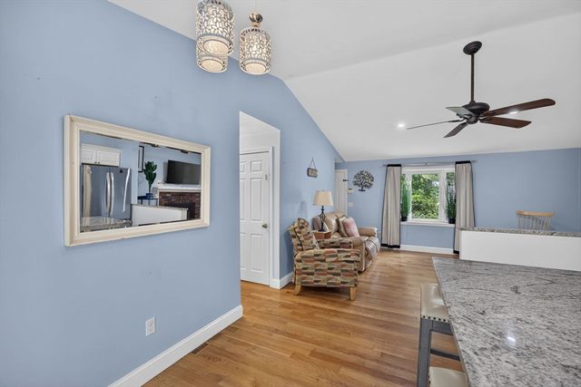 545 Lincoln Rd Ext, Barnstable, MA 02601