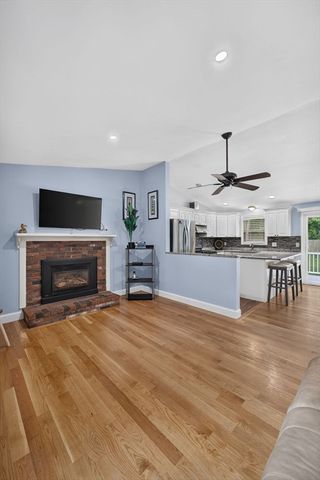 545 Lincoln Rd Ext, Barnstable, MA 02601