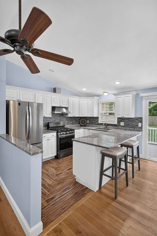 545 Lincoln Rd Ext, Barnstable, MA 02601