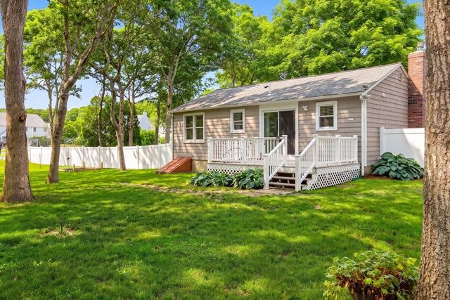 545 Lincoln Rd Ext, Barnstable, MA 02601