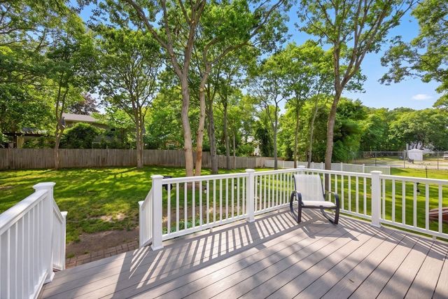 545 Lincoln Rd Ext, Barnstable, MA 02601