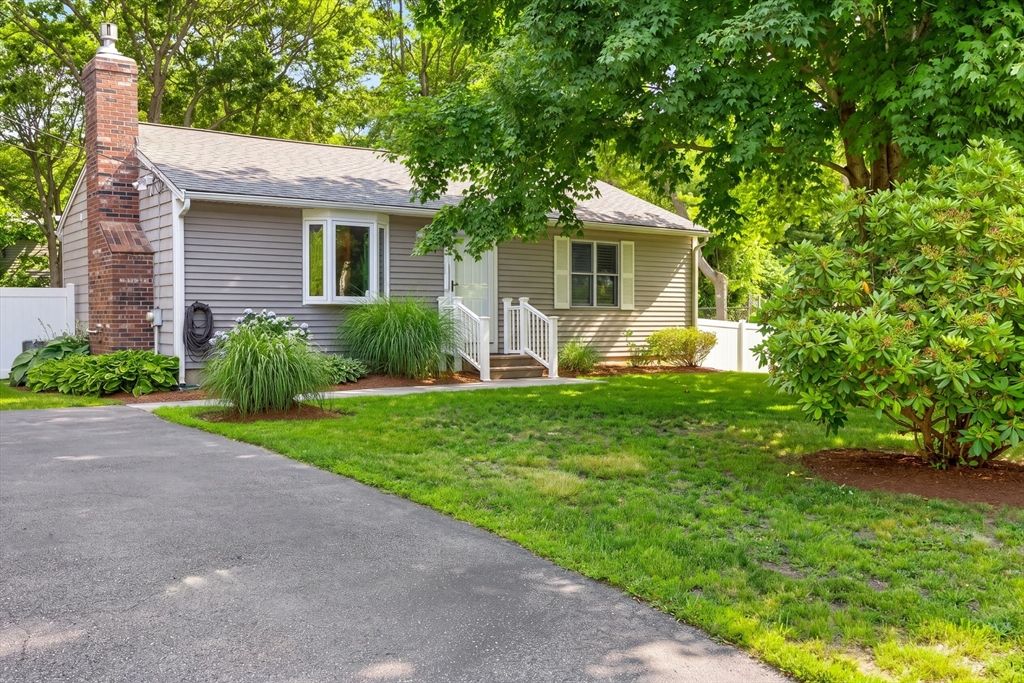 545 Lincoln Rd Ext, Barnstable, MA 02601