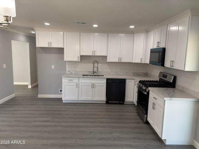 3902 W MCLELLAN Boulevard, Phoenix, AZ 85019